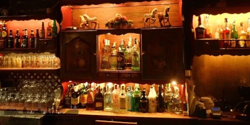 Bars and Restaurants that have unique decorations